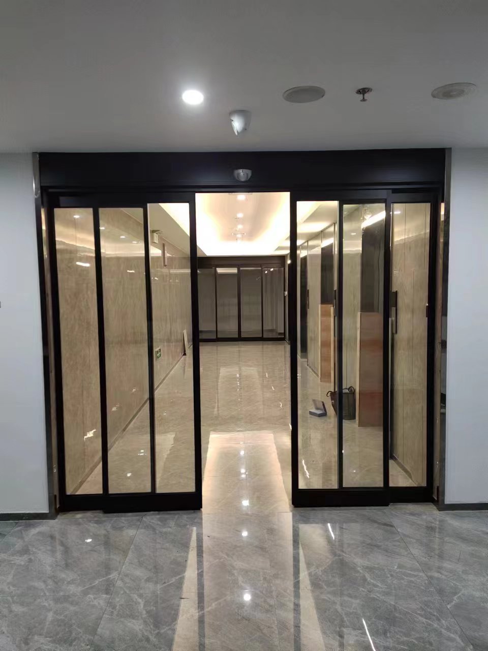 镇江市玻璃伸缩门